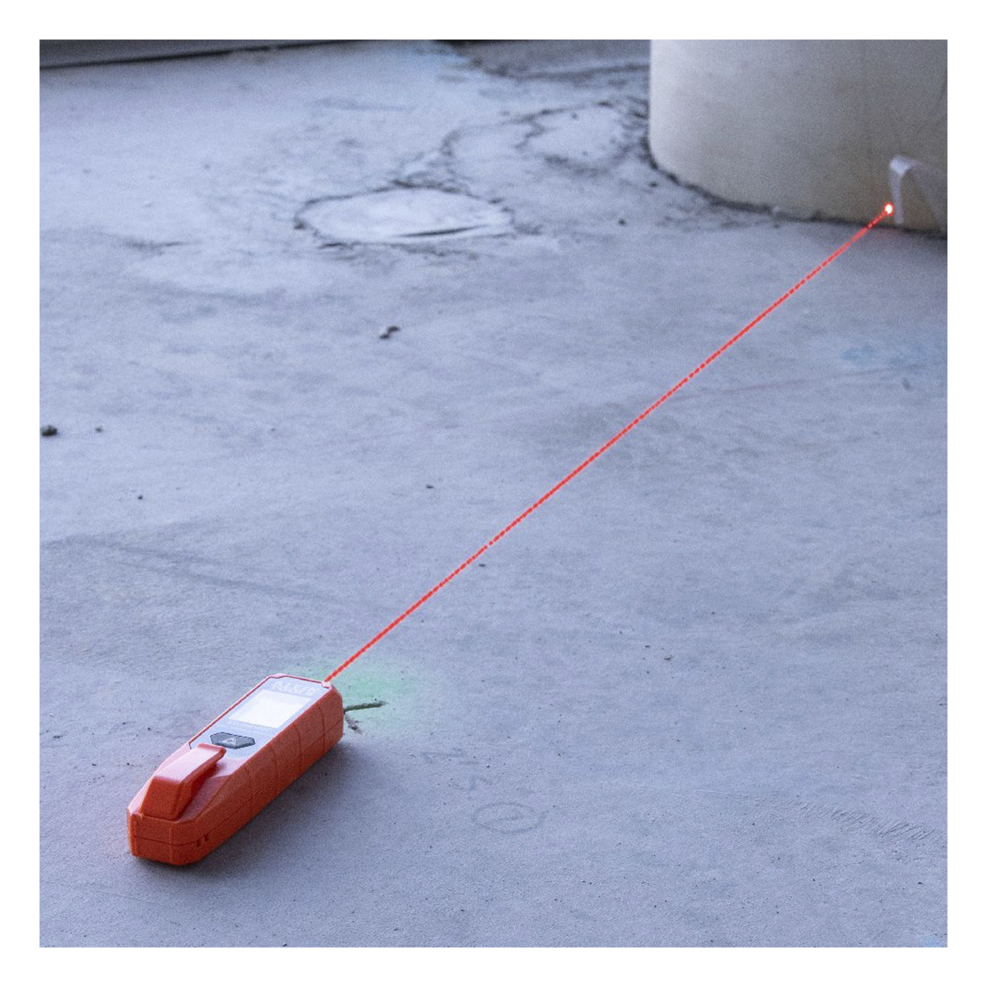 Medidor Compacto Láser de Distancias. Rango: 5.1 cm a 30.5 m / Opción cm o pulg. o Combinado /  Clip para Bolsillo.