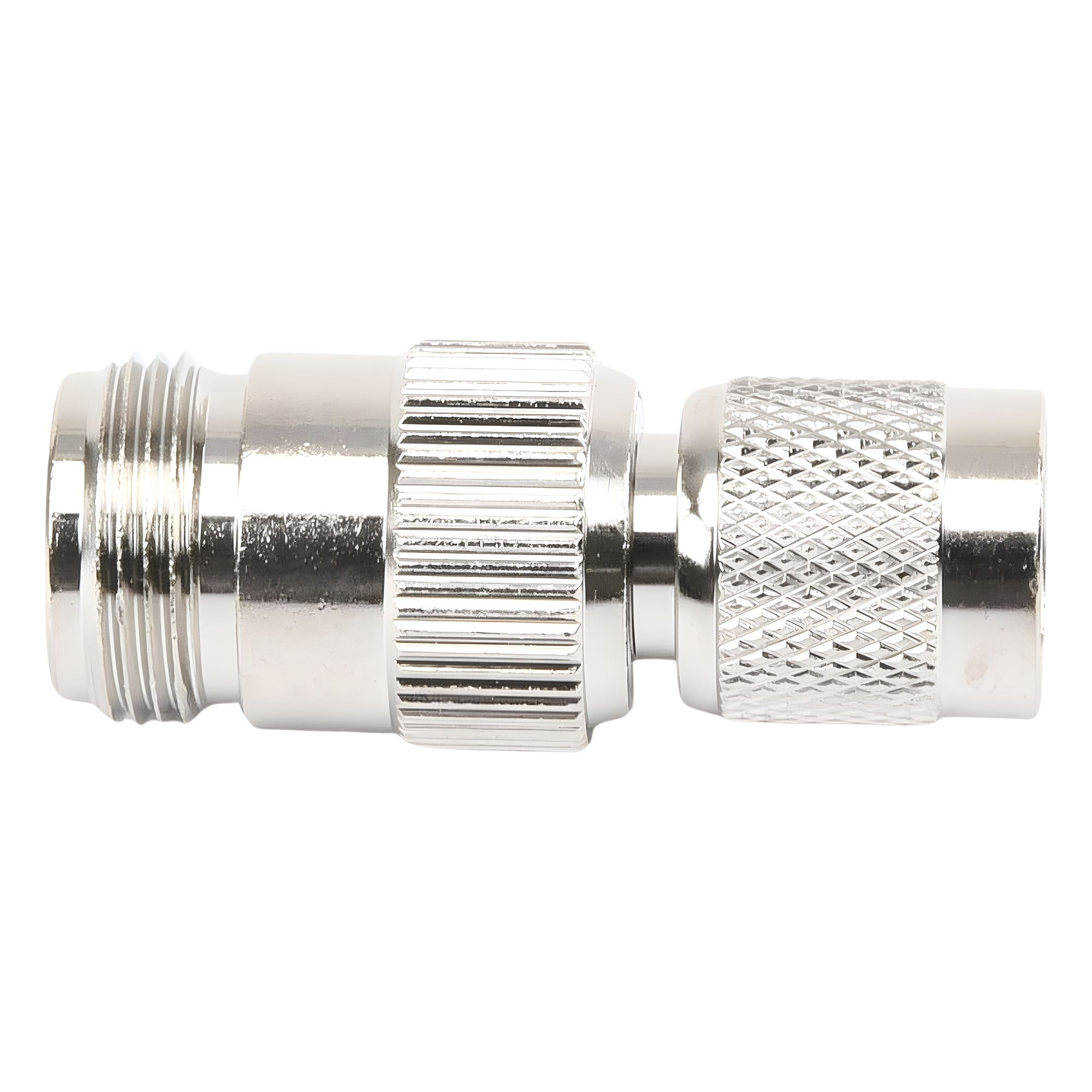 Adaptador RF en Línea / TNC Macho Inverso a N Hembra / Cuerpo Bronce Niquelado / Contacto Oro / Aislante Teflón