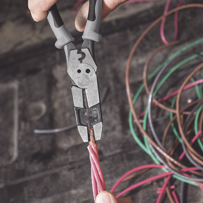 Pinza Híbrida con Ponchadora de 8". Pela Cable Sólido de 10-14 AWG y Cable Trenzado de 12-16 AWG