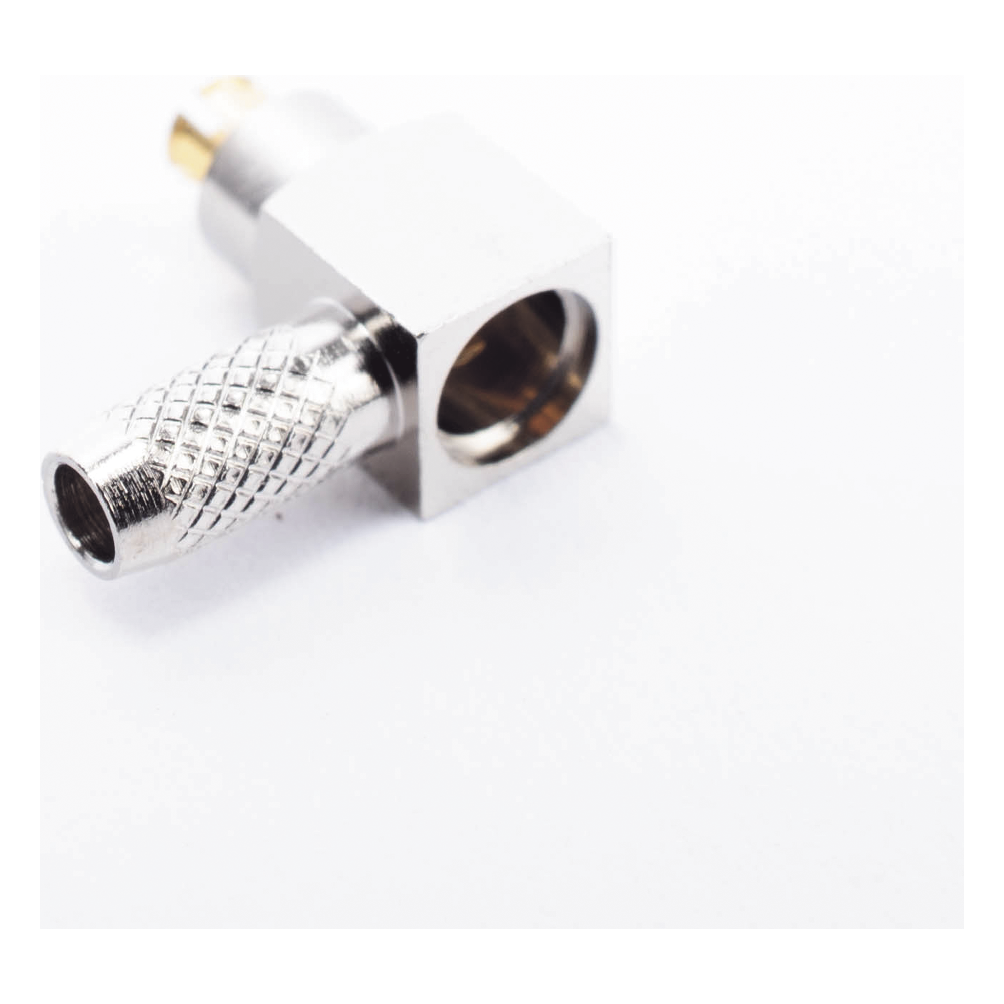 Conector RF MC Card / Macho en Ángulo Recto / Anillo Plegable / Para Cable RG-316/U