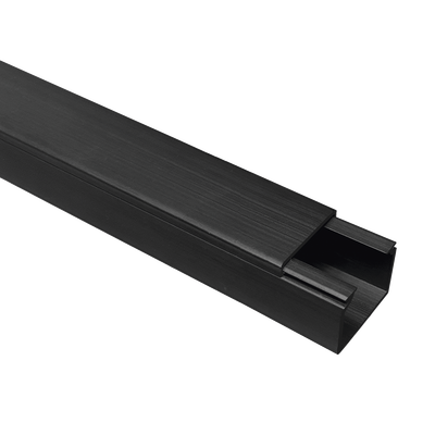 Canaleta protectora de cables / 5 ft (1.5 m) / Cierre a presión / Cinta adhesiva / Uso exterior / Bajo voltaje / Color negro — THORSMAN · SKU TMK-1720-CC-N