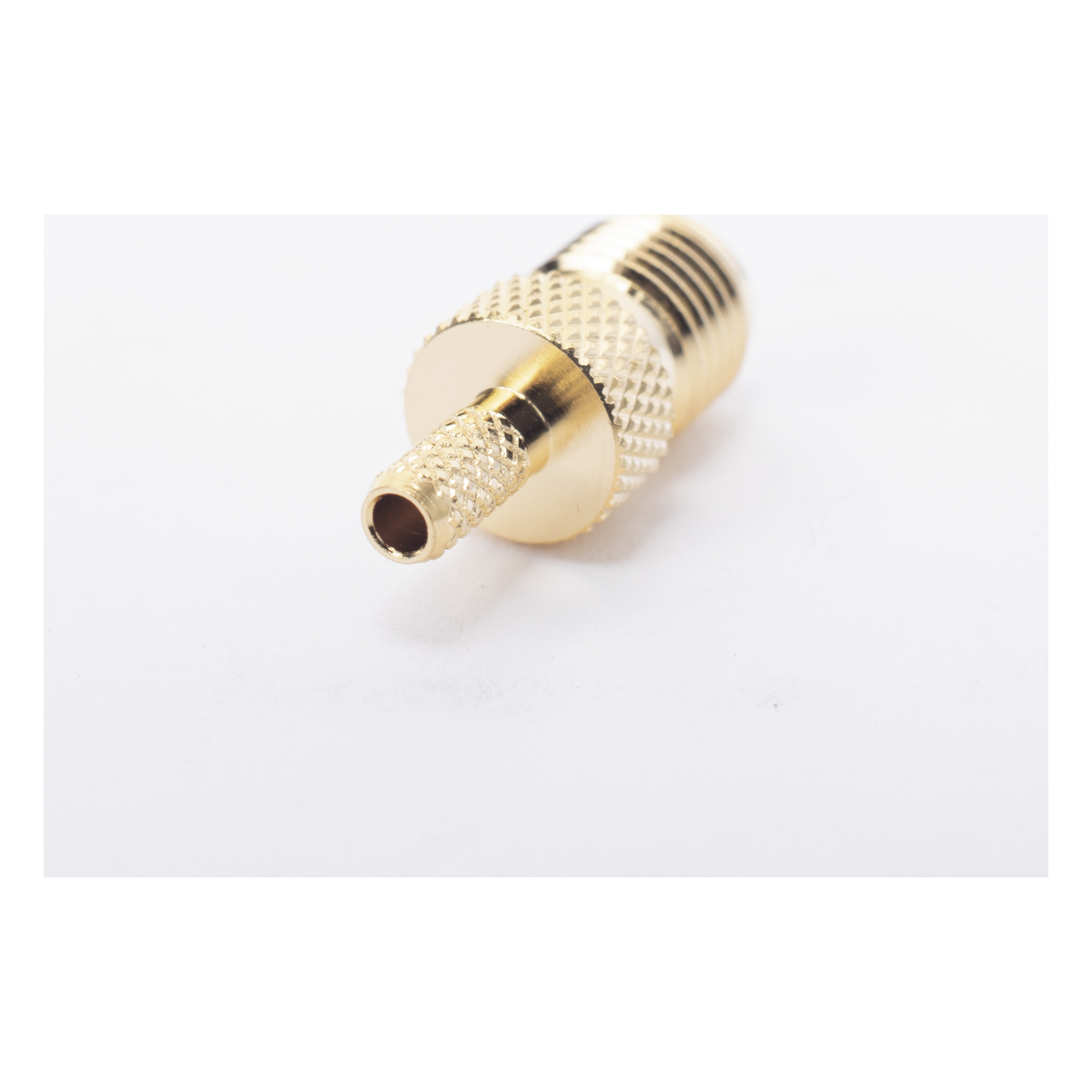 Conector SMA / Hembra Inverso / Anillo Plegable / RG-174/U / BELDEN 8216 / 0.18 in Diámetro