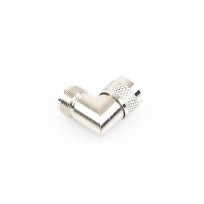 Adaptador en Ángulo Recto, de Conector UHF Macho (PL-259) a UHF Hembra (SO-239), Níquel/ Oro/ Delrin.