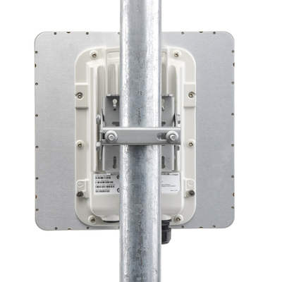 PTP-550  Hasta 1.36 GBps / 4910 - 6200 MHz / 802.11 AC Wave 2  MU-MIMO 4: 4x4 / BackHaul con Antena Integrada (Alta ganancia 23 dBi)   (C050055H016A)
