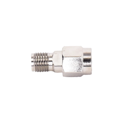 Adaptador en Línea de Conector SMA Macho Inverso a SMA Hembra, Níquel/ Oro/ Teflón.
