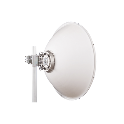 Antena direccional Alto Rendimiento / Parábola profunda para mayor aislamiento al ruido /4 ft / Guía de onda  para radio B5x y C5x / Ganancia de 35 dBi / Soporte de acero inoxidable / Polaridad en 90 ° y 45 ° / Incluye montaje.