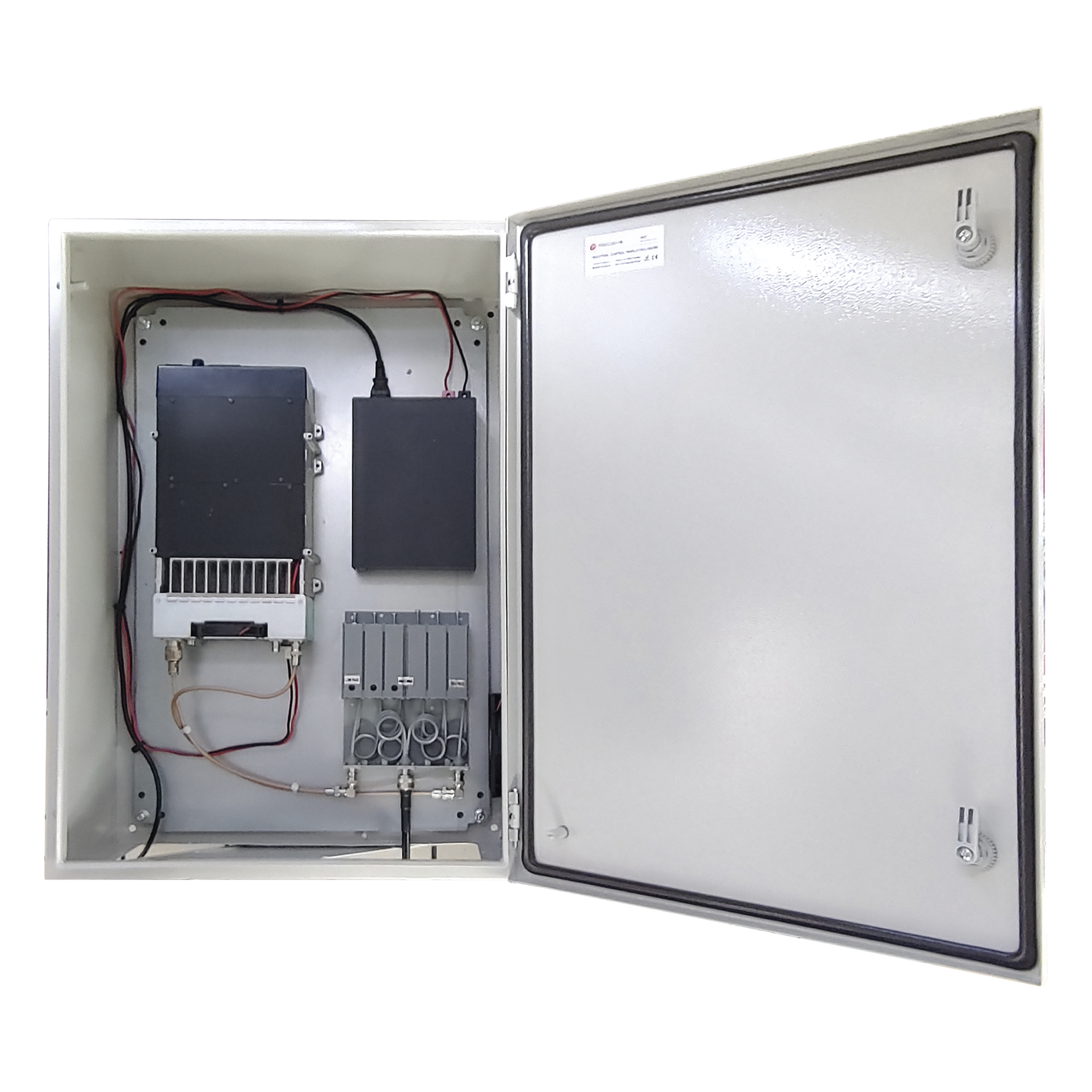 Gabinete de Acero para Intemperie / IP66 / IK10 / 500 x 700 x 250 mm / Placa Trasera Galvanizada / Cerradura con Llave