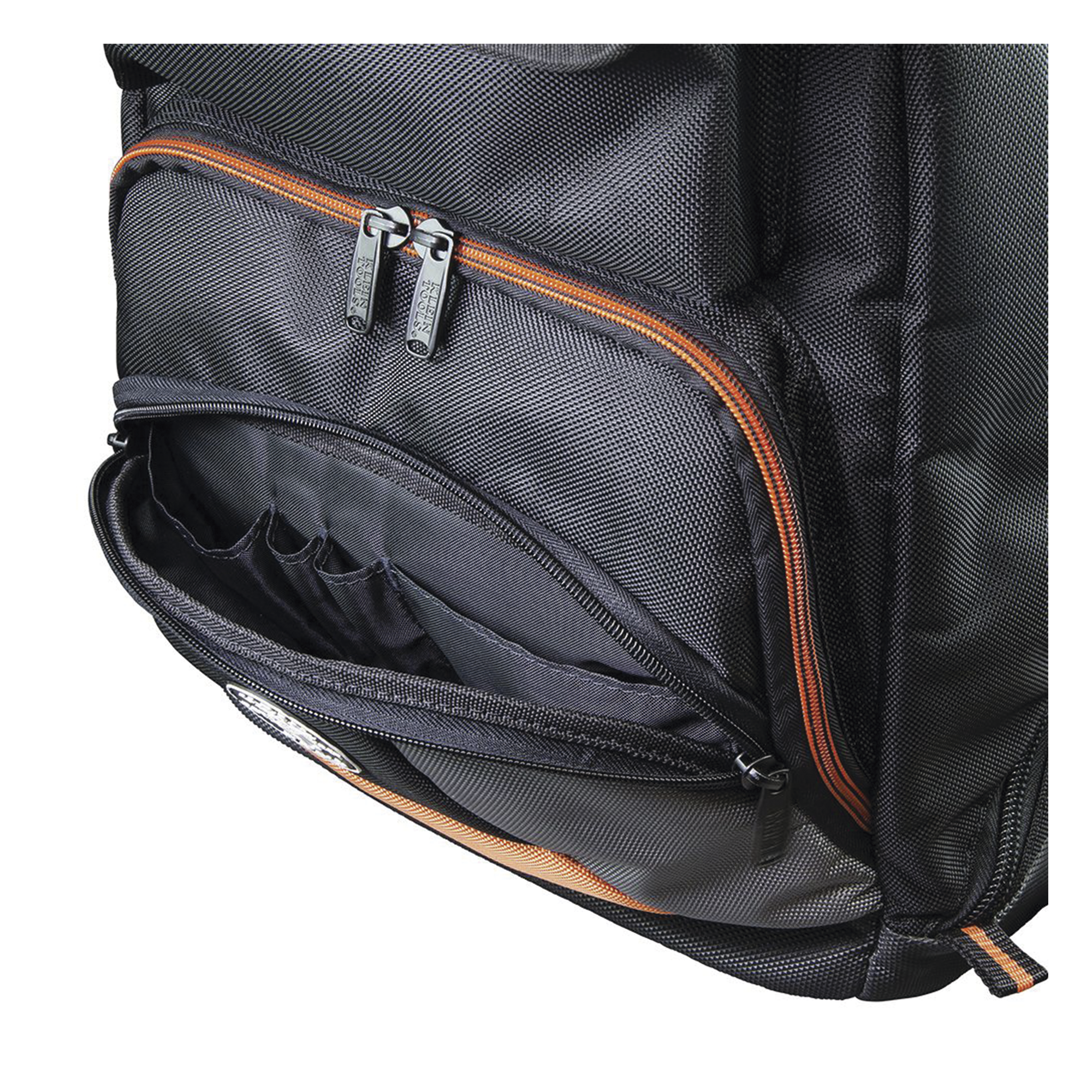 Mochila para Herramientas Tradesman Pro™ de 44.5 cm en Color Negro con 35 Bolsillos (No incluye herramientas).
