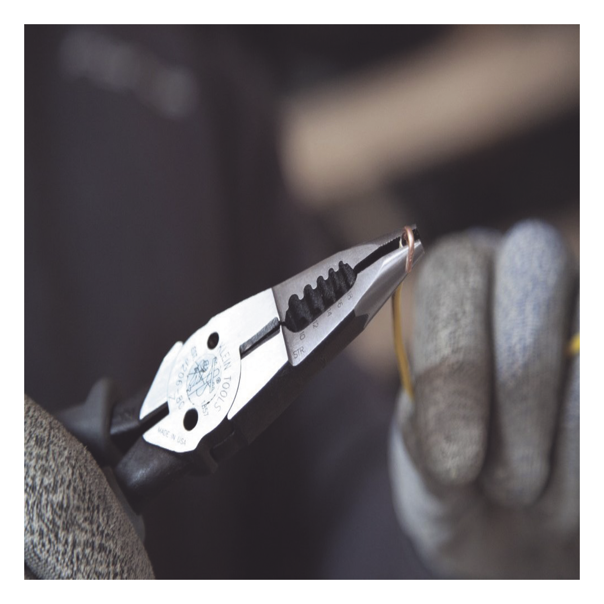 Pinzas Pelacables para  Cable Sólido 8-16 AWG y Cable Trenzado 10-18 AWG; de 8 Pulgadas.
