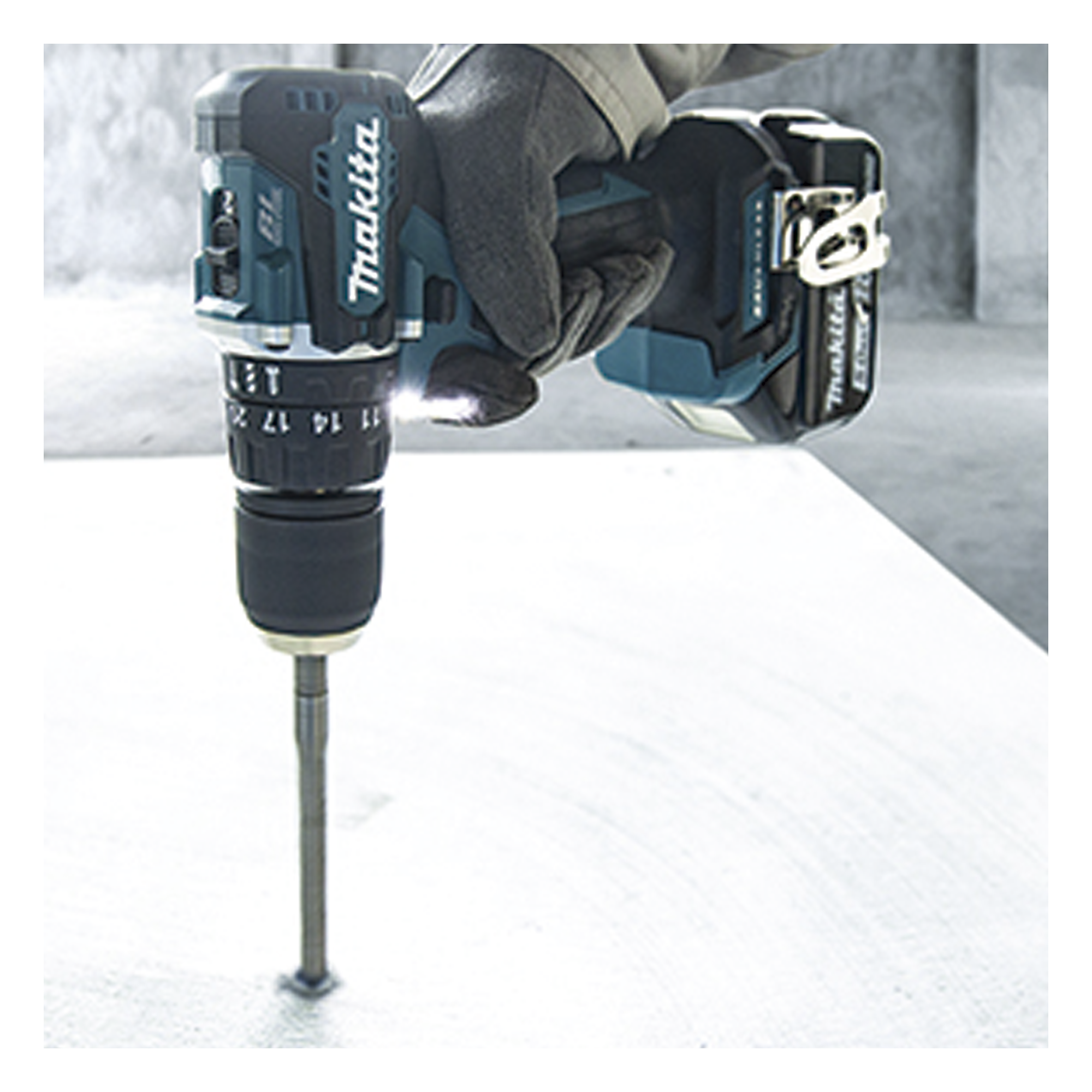 Taladro Rotomartillo Inalámbrico / 18V / 1,700 RPM / 40 N.m / Mandril 13 mm (1/2') / Motor Sin Escobillas / 2 Baterías 1.5 Ah