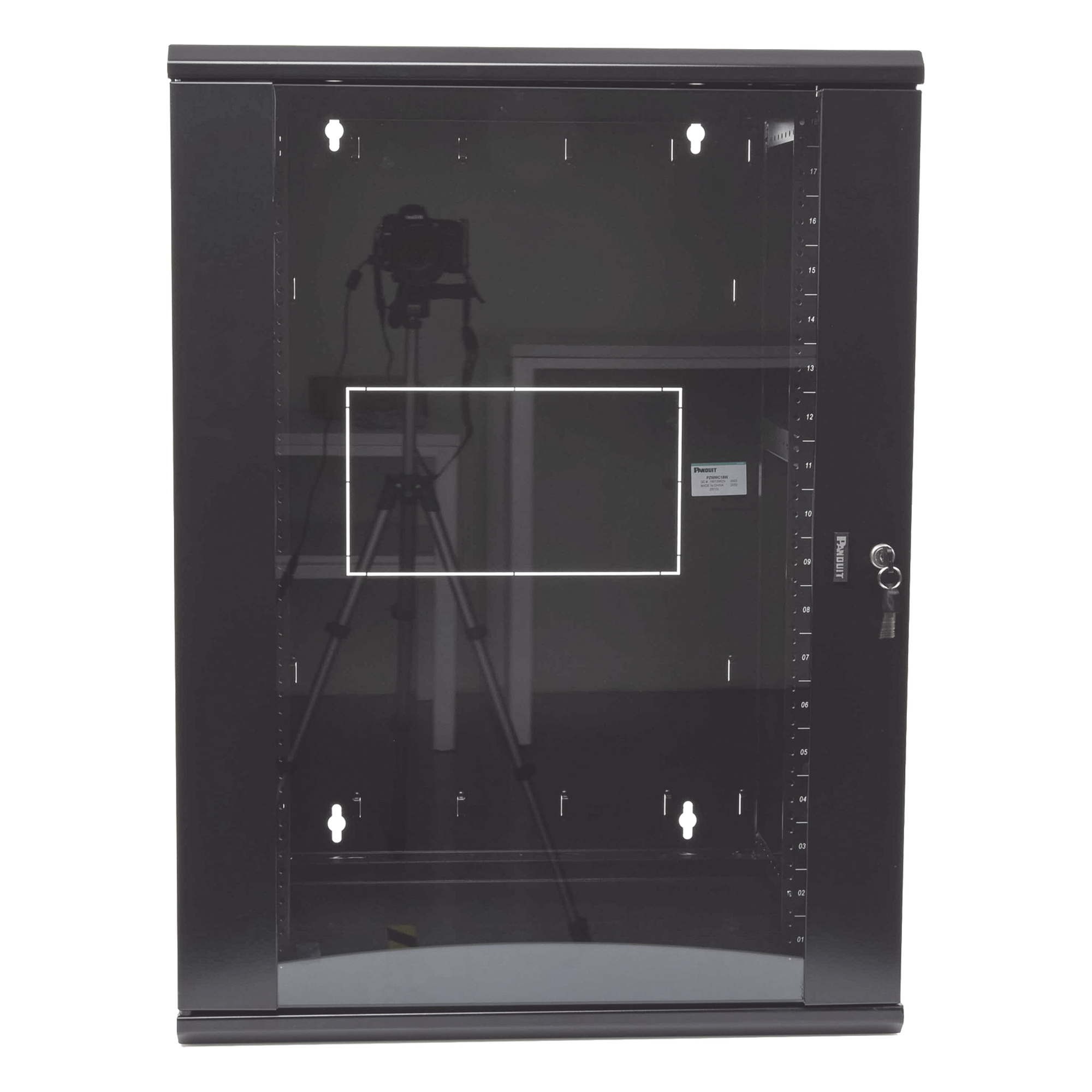 Gabinete de Montaje en Pared / 19in / 18 UR / 635mm (2.08ft) Profundidad / Ventana de Seguridad / 300 lb (136.1 kg) Carga / Acero Negro