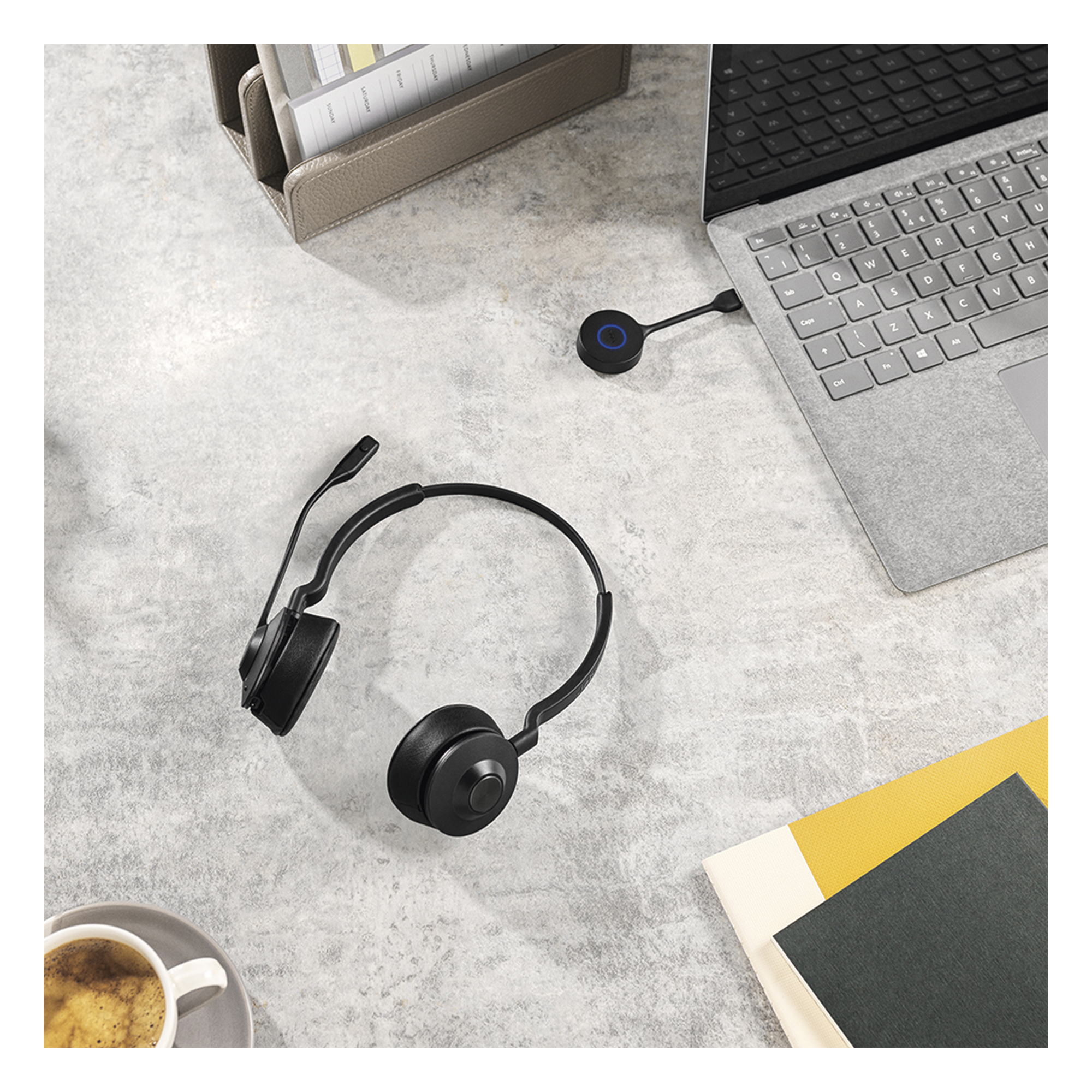 Diadema Inalámbrica / DECT USB-A / Cancelación Activa de Ruido / Alcance 150 m (492.1 ft) / Multipunto 4 Auriculares / SafeTone 2.0