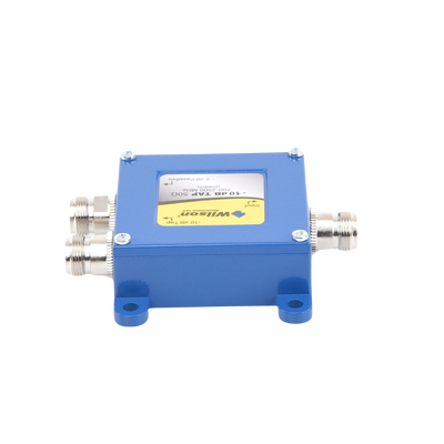 Separador TAP -10 dB con rango de frecuencia de 700 a 2500 MHz. Ideal para separar la antenas a diferentes longitudes de cable coaxial. 50 Ohm con conectores N Hembra. 