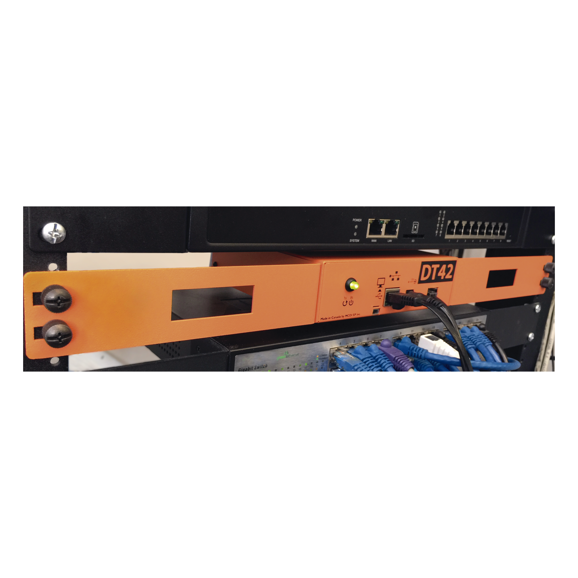 Receptora de alarmas IP Universal con 1 entrada de linea telefónica, para su central de monitoreo, recepción TCP/IP o GPRS, serie  M2M, paneles de alarma Hikvision, entre otros.