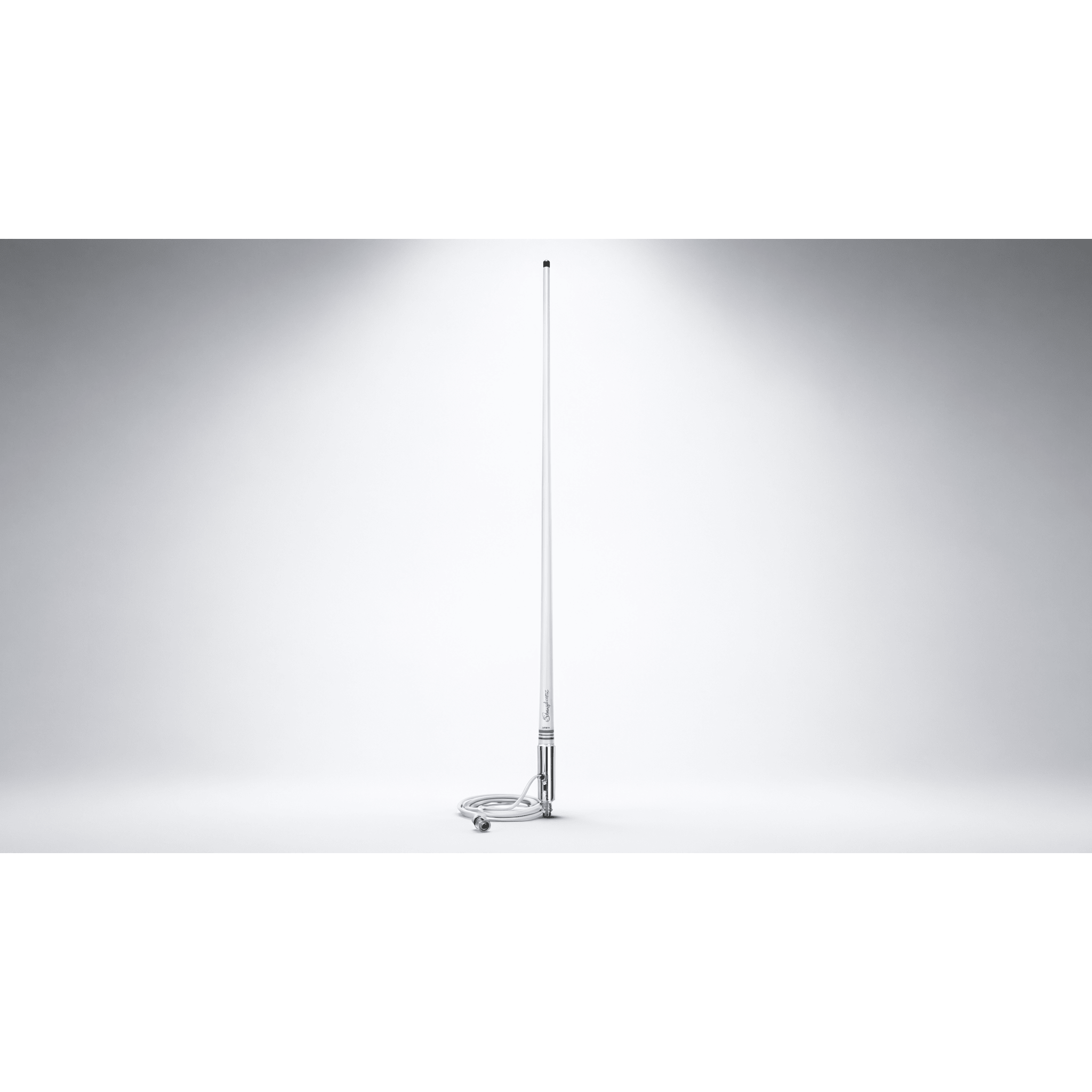 Antena Marina VHF / Base 1.2 m (3.9 ft) / 3 dB / 50 W / Cable RG-58 4.5 m (15 ft) / Banda Ancha 5 MHz / Soporte Latón Cromado — SHAKESPEARE · SKU 5104
