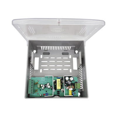 Fuente de Poder con Gabinete de 4 Salidas de 11 - 15 Vcc / 5 Amper /  Voltaje de Entrada: 96 - 264 Vca / Soporta Protección contra Sobrecorriente de Salida, Protección contra Cortocircuito / Led Indicador