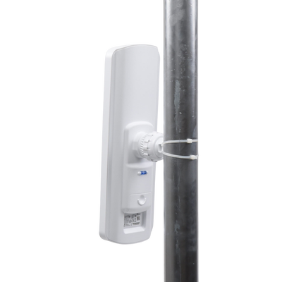 Estación Base 2x2 MIMO airMAX LiteAP AC hasta 450 Mbps, 5 GHz (5150 - 5875 MHz) con antena integrada de 17 dBi y cobertura de 90 grados con GPS Sync