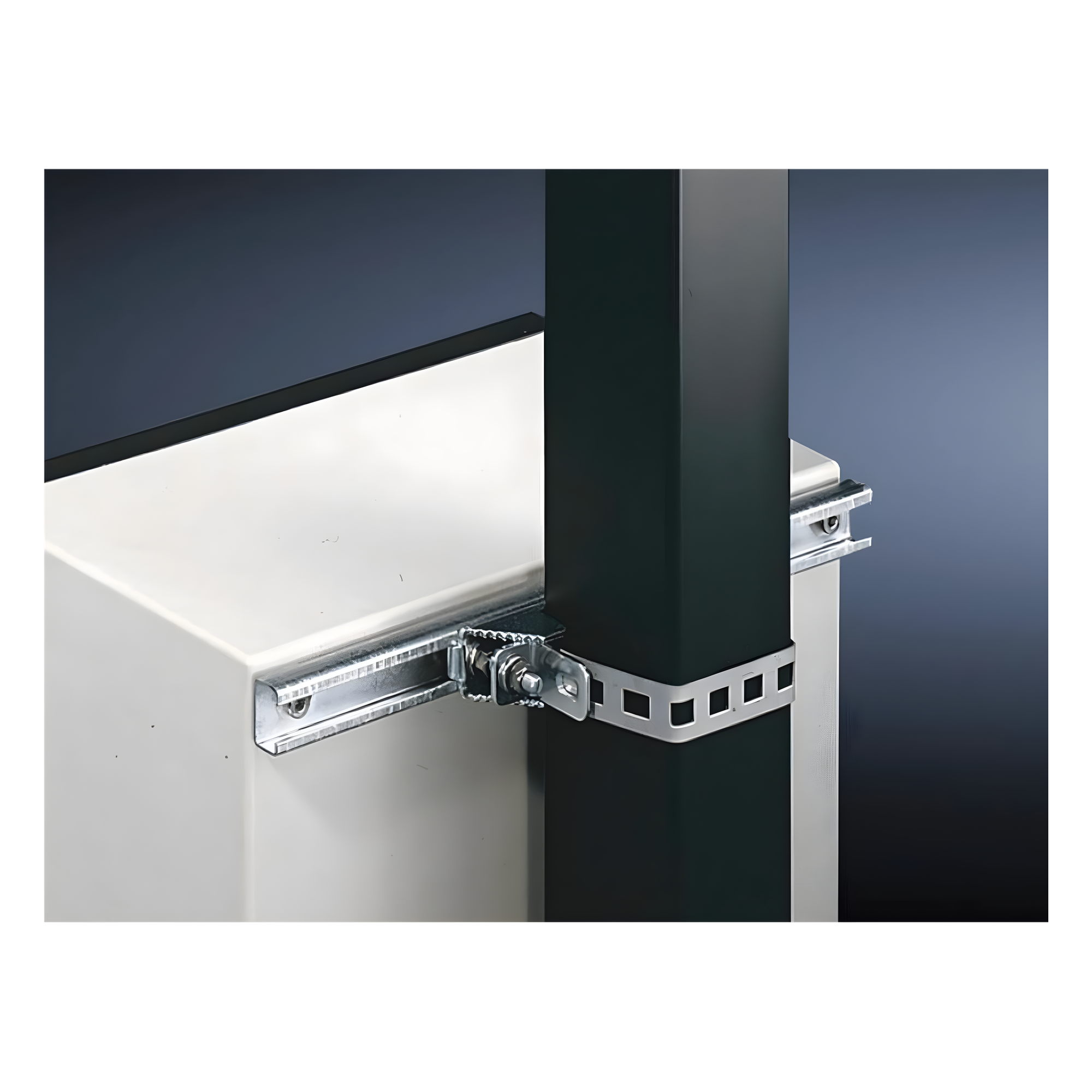 Herrajes Metálicos para Fijación / Gabinetes hasta 80 cm / Postes Cuadrados o Circulares / Acero Galvanizado / Correa 880 mm / 2 Piezas — PRECISION · SKU PST-WA-100